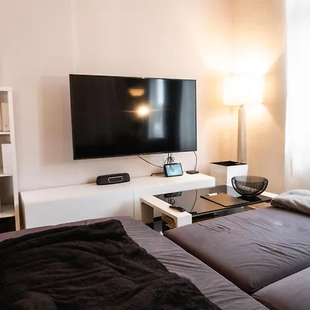 M House Komfortables Mit Doppelbett & Schlafsofa Fuer Max 3 Pers Homestay *